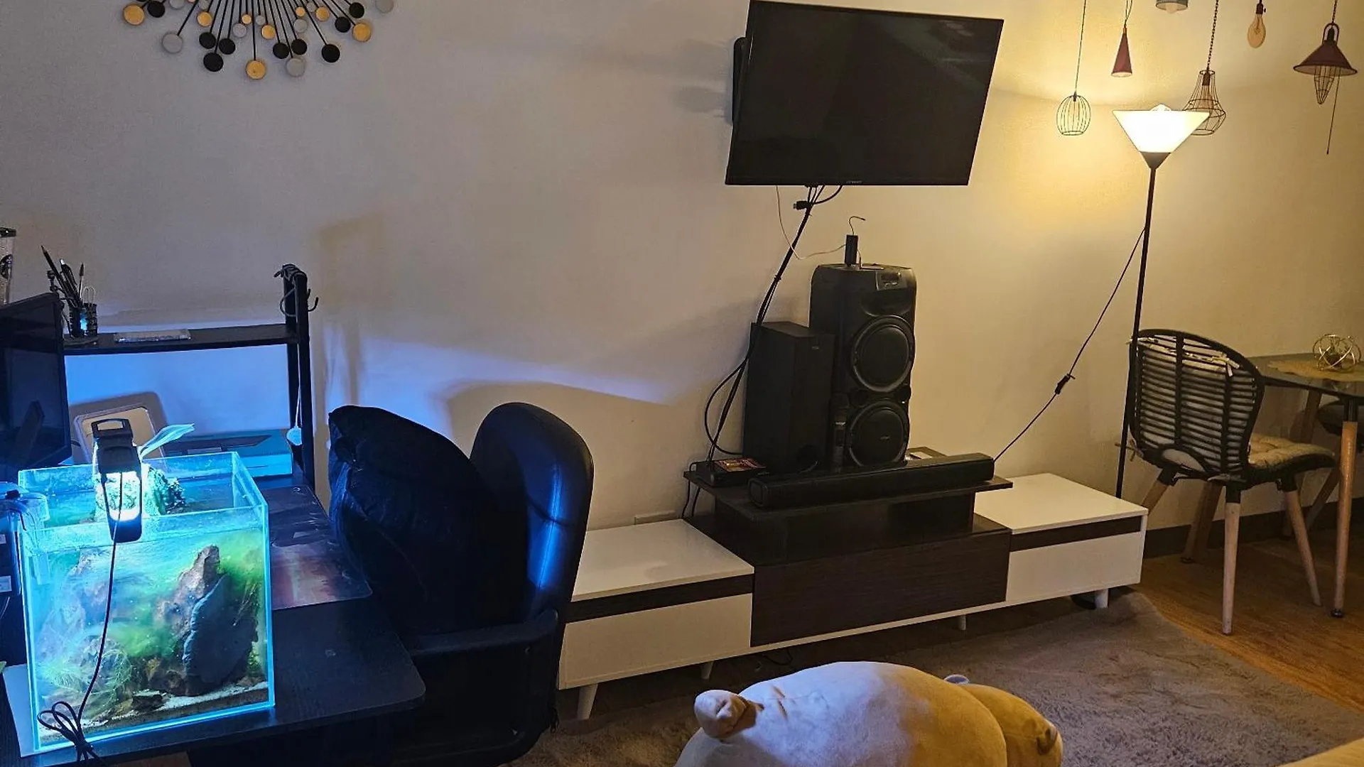 Mench Staycation Las Pinas 5*,  Philippines