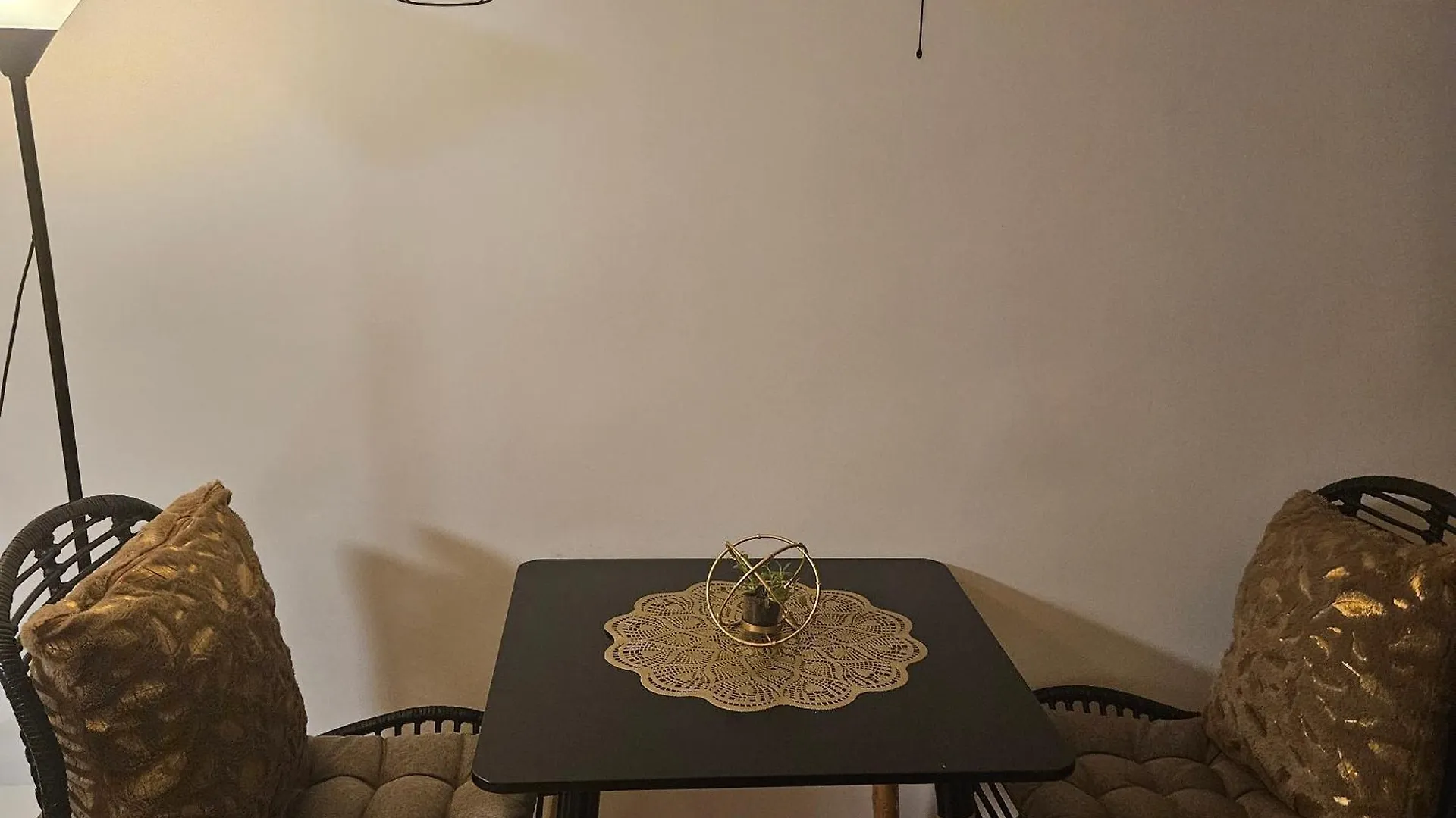 Mench Staycation Las Pinas Hotel
